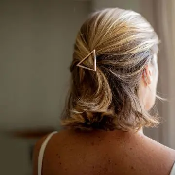 Barrette triangle  Barrette triangle  Barrette métal ronde  - Bachca - Accessoire - Visuel 3 Barrette triangle  Barrette triangle  Barrette métal ronde  - Bachca - Accessoire - Visuel 3