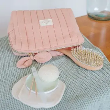 Coffret Trousse Green Trousse, Brosse, Lime, Eponge, Cotons & Batônnets cuticules  - Bachca - Accessoire - Visuel 2 Coffret Trousse Green Trousse, Brosse, Lime, Eponge, Cotons & Batônnets cuticules  - Bachca - Accessoire - Visuel 2