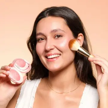 Cheeky Charm Blush Hybride Flirt Alert - Jozz Beauty - Maquillage - Visuel 3