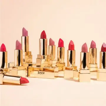 Satin Silk Lipwear Rouge à Lèvres Soin N°1 Chloé - Jozz Beauty - Maquillage - Visuel 4 Satin Silk Lipwear Rouge à Lèvres Soin N°1 Chloé - Jozz Beauty - Maquillage - Visuel 4