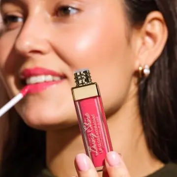 Loving Shine  Lip Gloss N°1 First Kiss - Jozz Beauty - Maquillage - Visuel 3 Loving Shine  Lip Gloss N°1 First Kiss - Jozz Beauty - Maquillage - Visuel 3