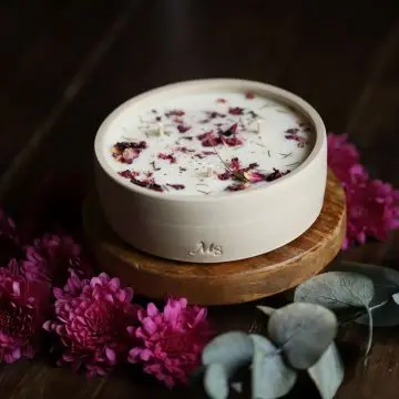 Rose du séjour Bougie fleurie et parfumée 300G - Maison Séjour - Accessoire - Visuel 3 Rose du séjour Bougie fleurie et parfumée 300G - Maison Séjour - Accessoire - Visuel 3