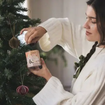 Mini Coffret La Suprise De Minuit Bougie Parfumée Sapin Givré  - My Jolie Candle - Accessoire - Visuel 3 Mini Coffret La Suprise De Minuit Bougie Parfumée Sapin Givré  - My Jolie Candle - Accessoire - Visuel 3