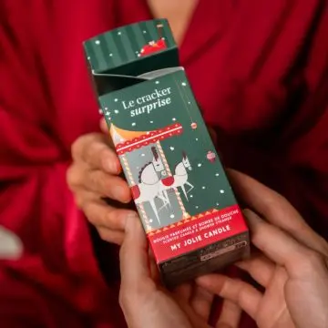 Cracker Merveilleux Sapin en Fête Bougie Parfumée & Bombe de Douche  - My Jolie Candle - Accessoire - Visuel 2