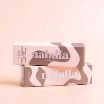 Rouge à Lèvres Nude Desert C2 - Nabilla Beauty - Maquillage - Visuel 3