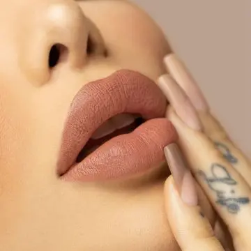 Rouge à Lèvres Nude Gobi M2 - Nabilla Beauty - Maquillage - Visuel 2