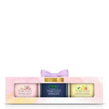 Coffret Signature 3 Votives en Verre Cerise Rose Vanille, Chalet au Bord du Lac & Limonade aux Baies Rouges - Yankee Candle - Accessoire - Visuel 1